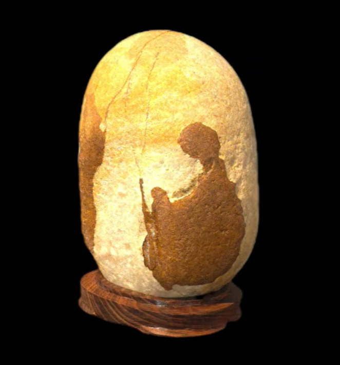 해금켜는 여인 수석 작품